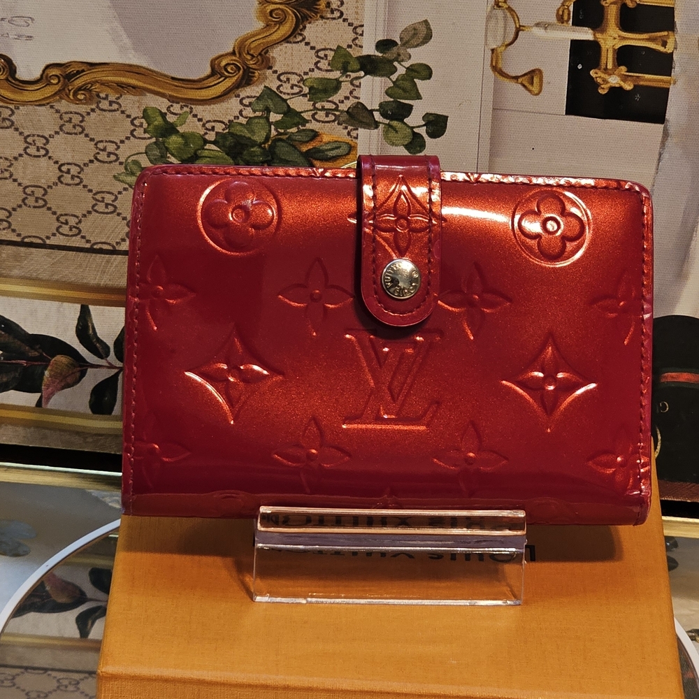 Louis Vuitton Red Vernis Kisslock Patent Leather Embossed  Wallet with Box